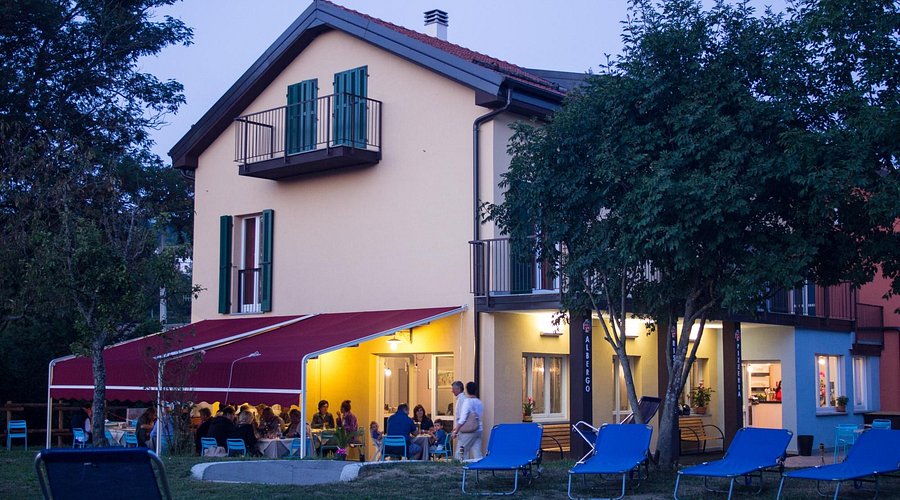 vista esterna del ristorante san giovanni sassello ristorante braceria pizzeria pizza moderna forno legna